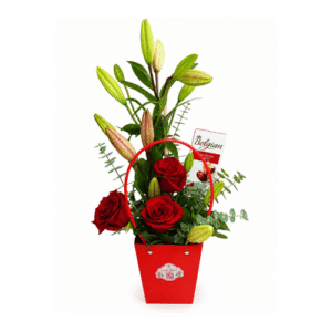 Arreglo Floral con Rosas Rojas, Lirios y Chocolates